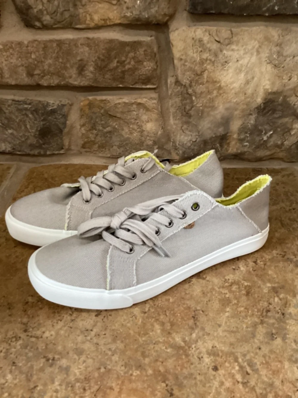 Lamo Vita 2 Womens Sneakers Size 11‎ Washed Gray New In Box Fabric Lace Up